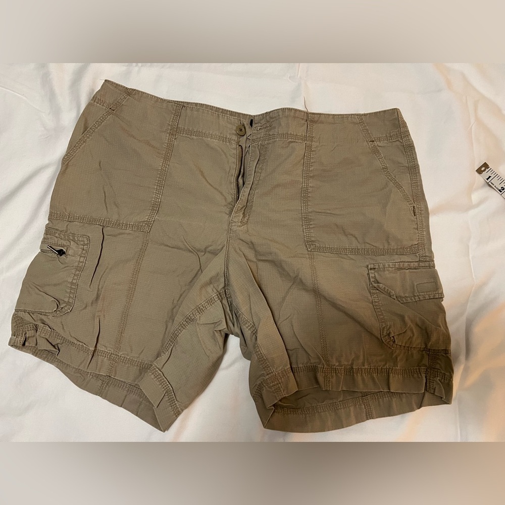 Women’s Eddie Bauer organic cotton shorts, size 16.